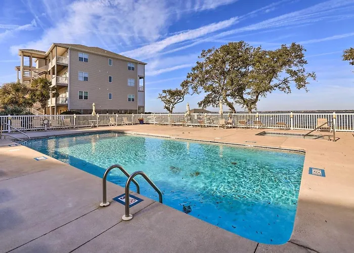 Ocean Club Condo W/ Community Pool & Hot Tub